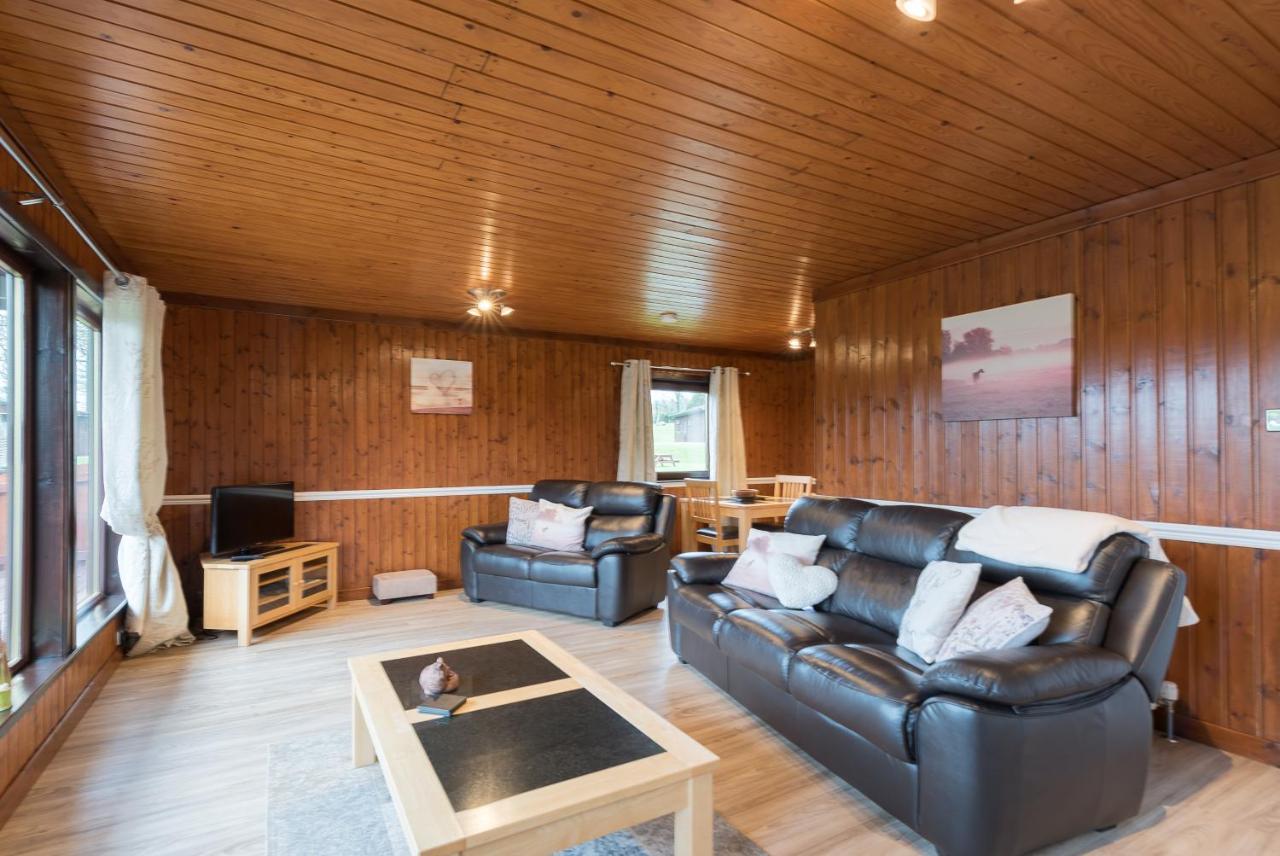 Bluebell Lodge 9 With Hot Tub Нютън Стюарт Екстериор снимка